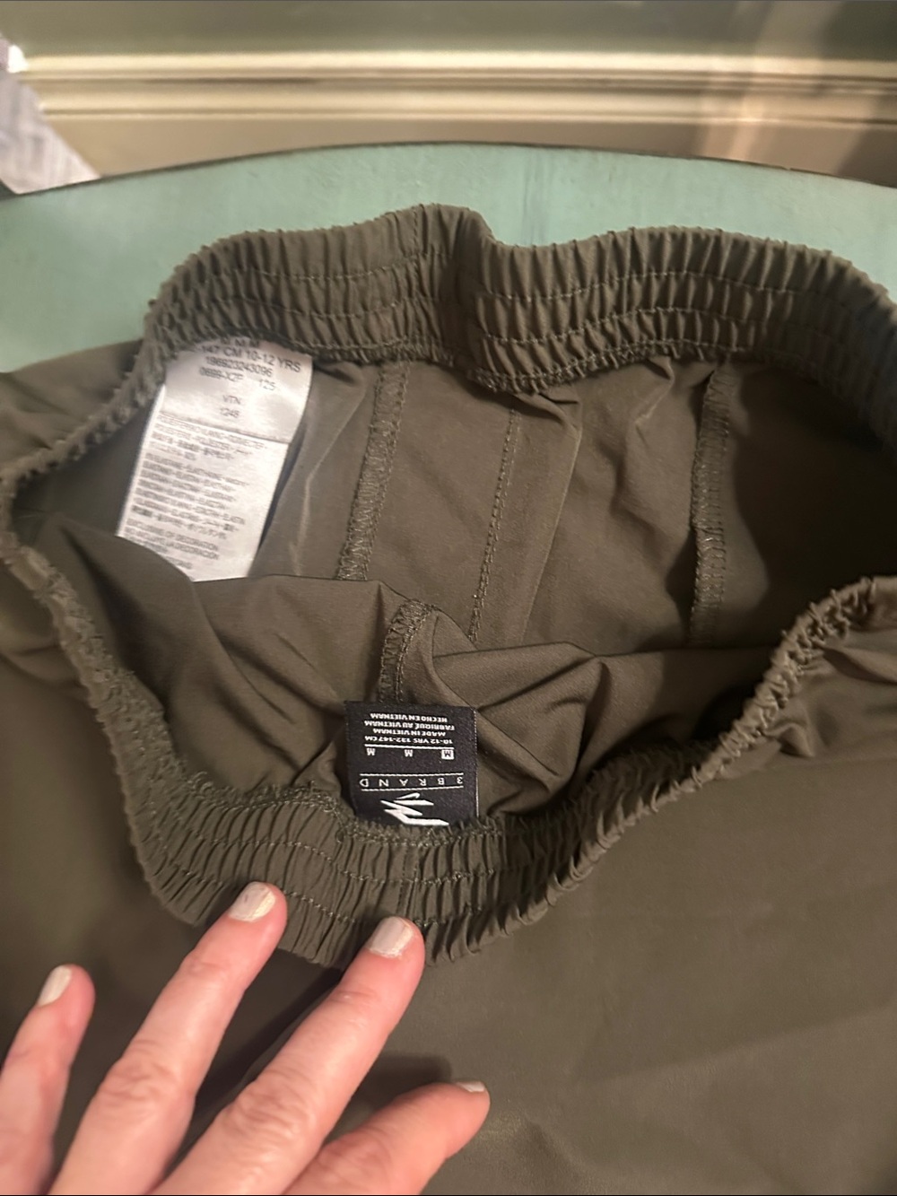 Nike set olive green and cream shorts and tshirt - Picture 7 of 13